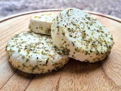 BIO kravský sýr čerstvý ochucený (bylinky, česnek), 200g